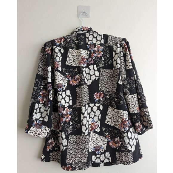 Abstract Print Button down blouse - Picture 3 of 6